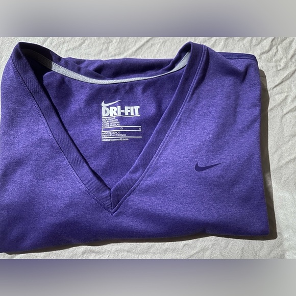 Nike: Women's Short Sleeve Dri-Fit Shirt- Size Large:Regular Fit - Picture 5 of 5